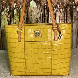 Beautiful Crocodile style Dooney & Bourke Lexigton handbag Excelent Condition